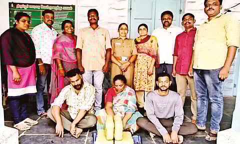 ஆந்திராவில் இருந்து திருப்பூருக்கு 7½ கிலோ கஞ்சா கடத்தி வந்த பெண் உள்பட 3 பேர் கைது