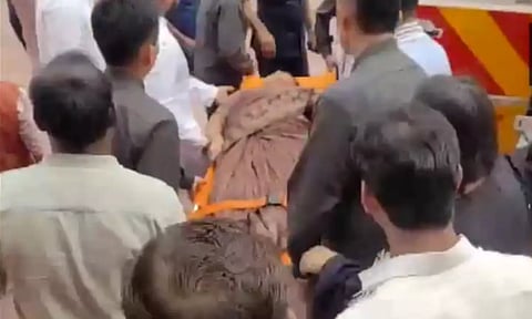 நீட் தேர்வு தொடர்பான அமளியில் மயங்கி விழுந்த காங்கிரஸ் எம்.பி: டெல்லியில் பரபரப்பு