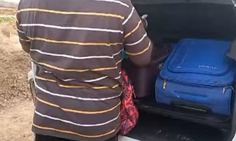 விக்கிரவாண்டி இடைத்தேர்தல்- காரில் எடுத்து செல்லப்பட்ட ரூ.1 கோடி பறிமுதல்