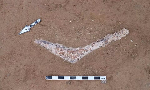 சென்னானூர் தொல்லியல் துறை அகழாய்வில் கலப்பை கொழுமுனை கண்டெடுப்பு