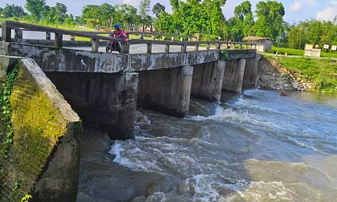 மேலும் ஒரு பாலம் இடிந்தது.. கடந்த 10 நாட்களில் 6 வது சம்பவம் - அதிர்ச்சியில் மக்கள்