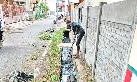 கால்வாயில் தேங்கி இருந்த 15 ஆயிரம் கிலோ குப்பைகள் அகற்றம்