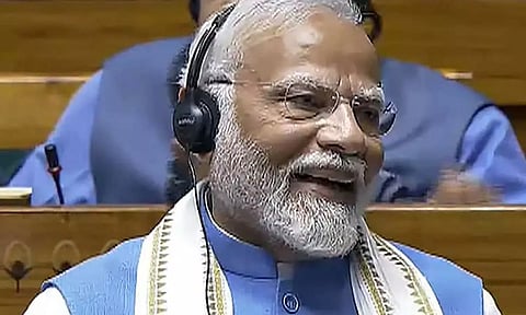 மக்களவையில் சினிமா வசனங்களால் ராகுலை பந்தாடிய மோடி..