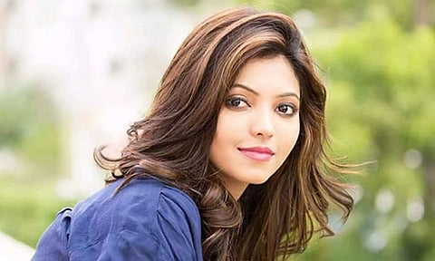 பிரபல நடிகை வீட்டில் திருடிய வேலைக்கார பெண் உள்பட 2 பேர் கைது