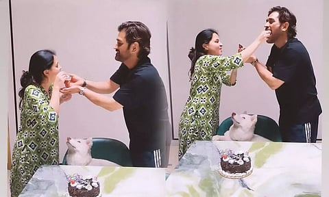 திருமண நாளை கேக் வெட்டி கொண்டாடிய எம்.எஸ்.டோனி - சாக்ஷி தம்பதி - வீடியோ