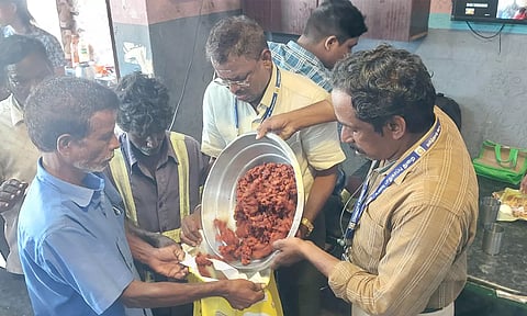 திருவள்ளூரில் உணவில் நிறம் கலந்த 19 கடைகளுக்கு அபராதம்