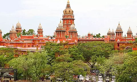 தமிழக பொதுத்துறை கூடுதல் செயலாளருக்கு எதிராக பிடிவாரண்ட்