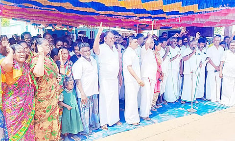 25 பேர் சிறைபிடிப்பு: பாம்பன் மீனவர்கள் கண்டன ஆர்ப்பாட்டம்