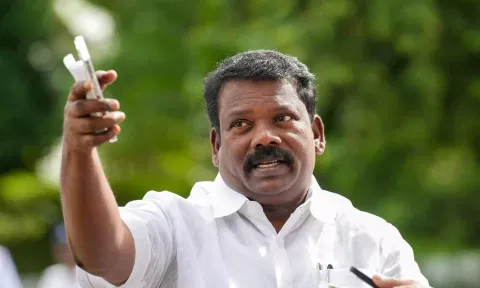 காங்கிரசுக்கு துரோகம் செய்பவர்களை தலைவர்களின் ஆன்மா மன்னிக்காது-செல்வபெருந்தகை