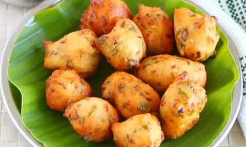 சில நிமிடத்தில் செய்யலாம் அரிசி மாவு போண்டா