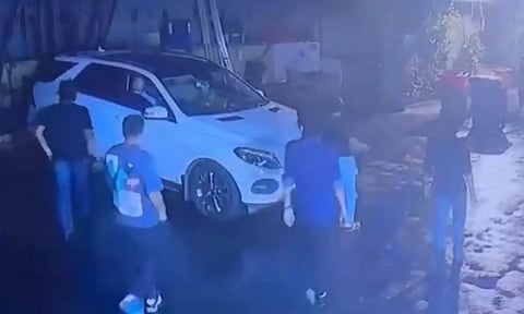 மதுபோதையில் விபத்து ஏற்படுத்திய சிவசேனா தலைவர் மகன்.. பாரில் இருந்து புறப்பட்ட வீடியோ