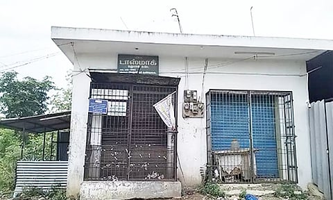 அச்சரப்பாக்கம் அருகே டாஸ்மாக்கில் மதுபாட்டில்களை அள்ளிச்சென்ற கும்பல்