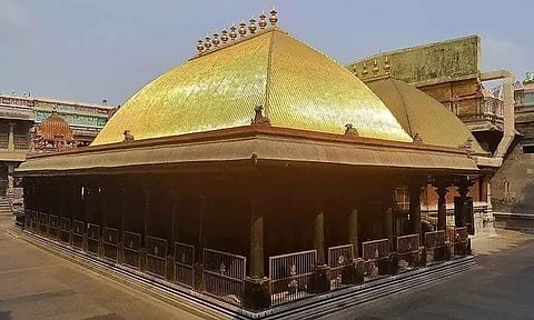 கனகசபையில் சாமி தரிசனம் செய்வதை தடுப்பவர்கள் மீது சட்டப்படி நடவடிக்கை- ஐகோர்ட் உத்தரவு