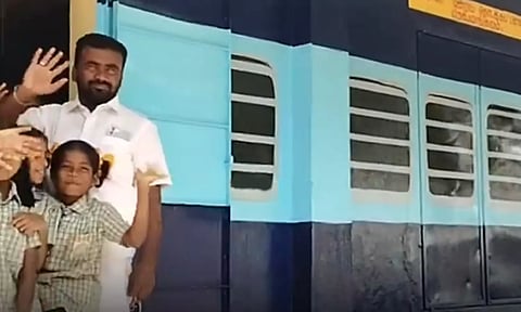 ரெயில் பெட்டிகளாக மாறிய வகுப்பறைகள்... சீரமைக்கப்பட்ட ஊராட்சி ஒன்றிய தொடக்கப்பள்ளி