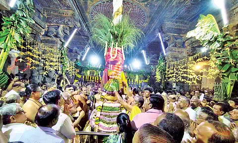 சங்கரன்கோவில் சங்கரநாராயணசாமி கோவிலில் ஆடித்தபசு திருவிழாவை முன்னிட்டு இன்று அதிகாலை கொடியேற்றம் நடைபெற்றது. 