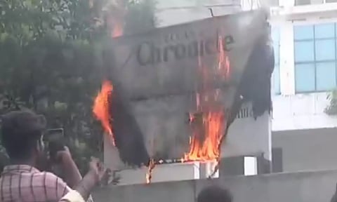 செய்தி நிறுவன அலுவலகத்தை அடித்து நொறுக்கிய தெலுங்கு தேசம் கட்சியினர் - பரபரப்பு