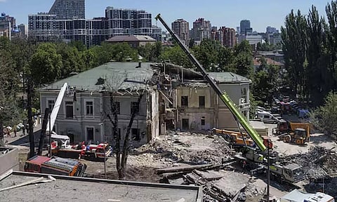 மருத்துவமனை மீது ரஷியா தாக்குதல்: புற்றுநோய்க்கு சிகிச்சை பெறும் குழந்தைகள் பாதிப்பு