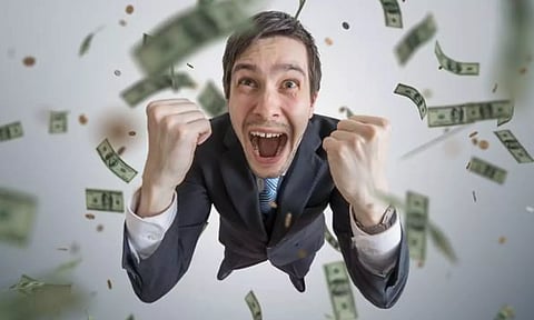 லாட்டரியில் ரூ.33 கோடி - பெட்ரோல் நிரப்ப சென்றவருக்கு இன்ப அதிர்ச்சி