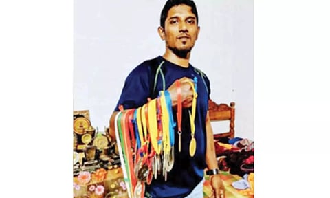 கை மல்யுத்தத்தில் சாதனை- நிதி இல்லாததால் உலக சாம்பியன்ஷிப் போட்டியை தவற விட்ட ஆட்டோ டிரைவர்