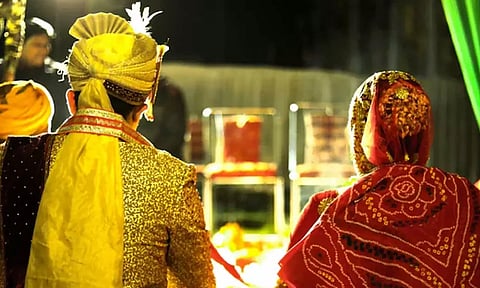 திருமணத்தின் போது குடிபோதையில் மணப்பெண்ணின் தாய் தந்தையை அறைந்த மாப்பிள்ளை