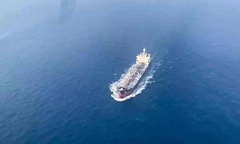 மூன்று சிறிய படகு மூலம் கப்பல் மீது தாக்குதல் நடத்திய ஹவுதி கிளர்ச்சியாளர்கள்