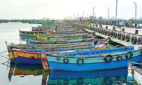 ராமேசுவரம் மீனவர்கள் கடலுக்கு செல்ல தடை