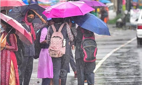 கொட்டி தீர்த்த கனமழை: நீலகிரி, வால்பாறையில் இன்று பள்ளிகளுக்கு விடுமுறை