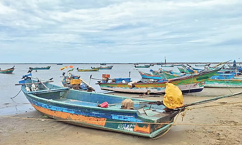 ஆறுகாட்டுத்துறை மீனவர்கள் 2-வது நாளாக வேலைநிறுத்த போராட்டம்
