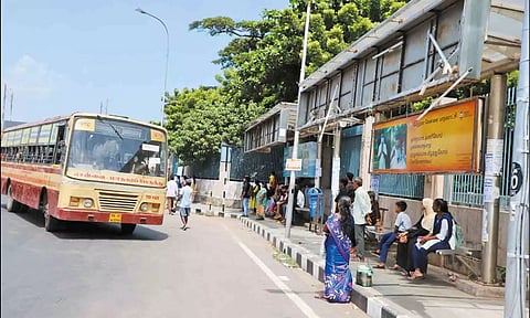 போக்குவரத்து போலீசார் எச்சரிக்கை: பஸ் நிறுத்தங்களில் ஆட்டோக்களை நிறுத்தினால் கடும் நடவடிக்கை
