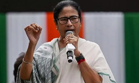 வங்காளதேச வன்முறை: அடைக்கலம் தேடி வருவோருக்கு கதவுகள் திறந்தே இருக்கும் - மம்தா உறுதி