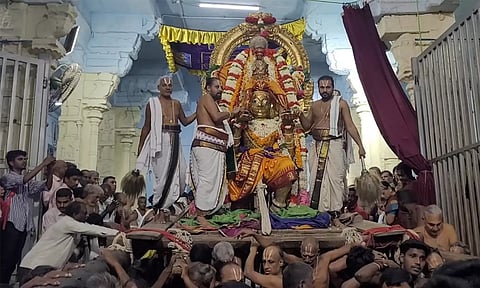 காஞ்சிபுரம் வரதராஜ பெருமாள் கோவிலில் ஆடி கருடசேவை விழா