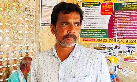 மாடியில் இருந்து கீழே விழுந்த அரசு ஊழியர் பலி