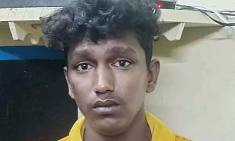 நாயை தரையில் அடித்து கொன்ற வாலிபர் கைது