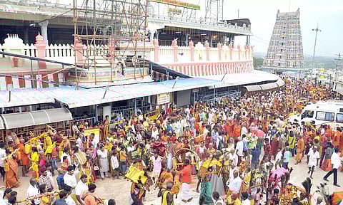 இன்று ஆடி பரணி: திருத்தணியில் குவிந்த பக்தர்கள்