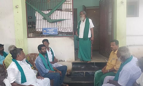 அய்யாக்கண்ணுவை வீட்டுக்காவலில் சிறை வைத்த போலீசார்