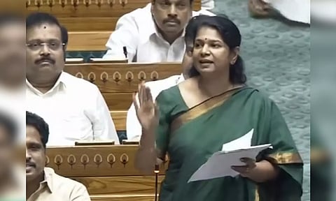 கே.வி பள்ளிகளில் கெஞ்சி, போராடித்தான் தமிழ் கற்றுக்கொள்ள வேண்டுமா?- எம்.பி.கனிமொழி கேள்வி