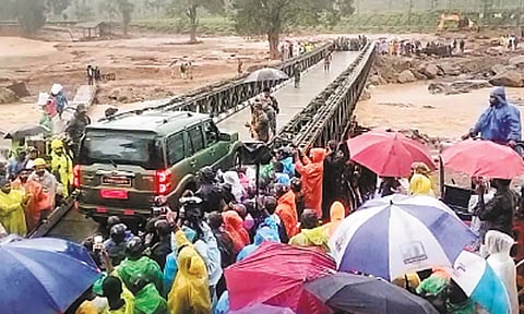 மீட்பு பணிக்காக 20 மணி நேரத்தில் ராணுவத்தினர் அமைத்த தற்காலிக பெய்லி பாலம்