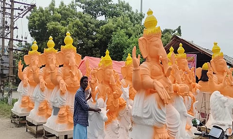 பொன்னேரி அருகே விநாயகர் சிலை தயாரிக்கும் பணி மும்முரம்