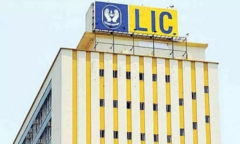 போராட்டம் எதிரொலி: வங்காளதேசத்தில் அலுவலகத்தை மூடியது எல்.ஐ.சி.