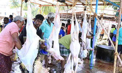 திண்டுக்கல் புனித செபஸ்தியார் கோவில் திருவிழாவில் விடிய விடிய நடக்கும் அசைவ விருந்து