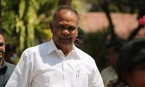 அ.தி.மு.க. தொடர்ந்த அவதூறு வழக்கு: சபாநாயகர் ஆஜராக சிறப்பு கோர்ட்டு சம்மன்