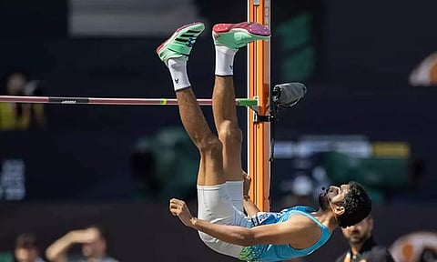 உயரம் தாண்டுதல் போட்டியில் இறுதி சுற்று வாய்ப்பை இழந்தார் சர்வேஷ் குசாரே