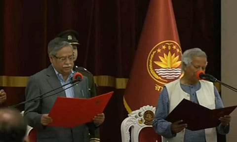 வங்கதேசத்தின் இடைக்கால அரசின் தலைவராக பதவி ஏற்றுக்கொண்டார் முகமது யூனுஸ்