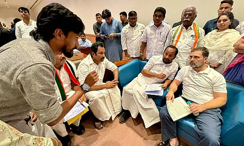 rahul gandhi with fishermen representatives