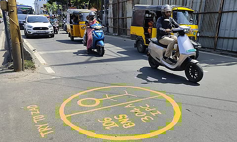 விபத்து ஏற்படும் பகுதிகளில் வரைபடம் மூலம் எச்சரிக்கை - போக்குவரத்து போலீசார் புதிய நடைமுறை