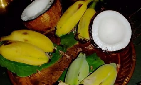கோவில்கள் மற்றும் பூஜைகளில் தேங்காய் உடைப்பது ஏன்?