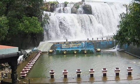 பேச்சிப்பாறை அணையில் உபரி நீர் திறப்பு: திற்பரப்பு அருவியில் குளிக்க தடை