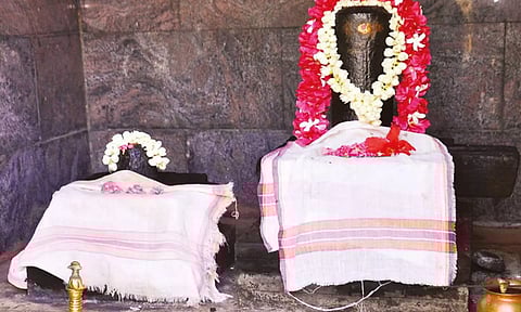 சித்தரின் கை பட்டதும் நிலைக்கு வந்த தேர்!