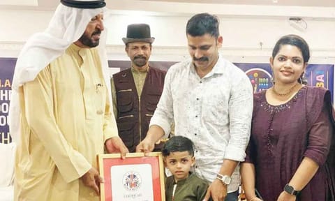 கண்ணூரில் 200 கார்களின் பெயரை கூறி 4 வயது சிறுவன் சாதனை