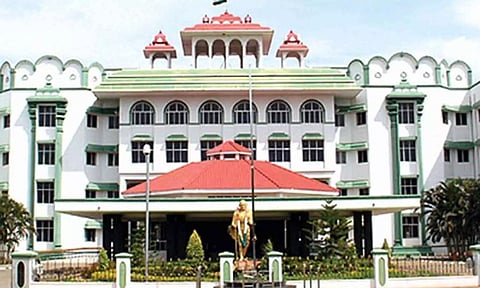 நீர் நிலைகளில் குப்பைகள் கொட்டப்படுகிறதா? அதிகாரிகள் ஆய்வு செய்ய மதுரை ஐகோர்ட்டு உத்தரவுa